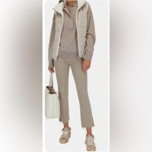 Mother denim 
Insider ankle fray
Color: chalk it up
Size 28